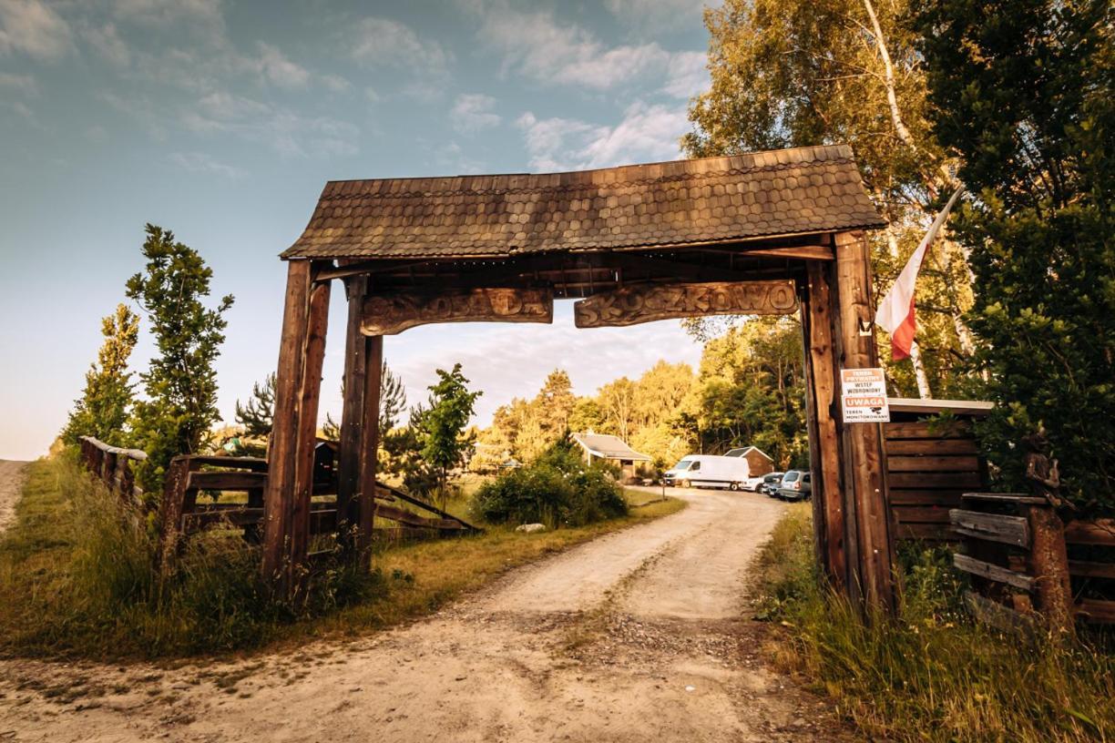 Osada Skoczkowo Komfortowe Domki Z Jacuzzi Nad Jeziorem- Sauna- Balia- Prywatny Staw Wedkarski Podiazy Exteriör bild