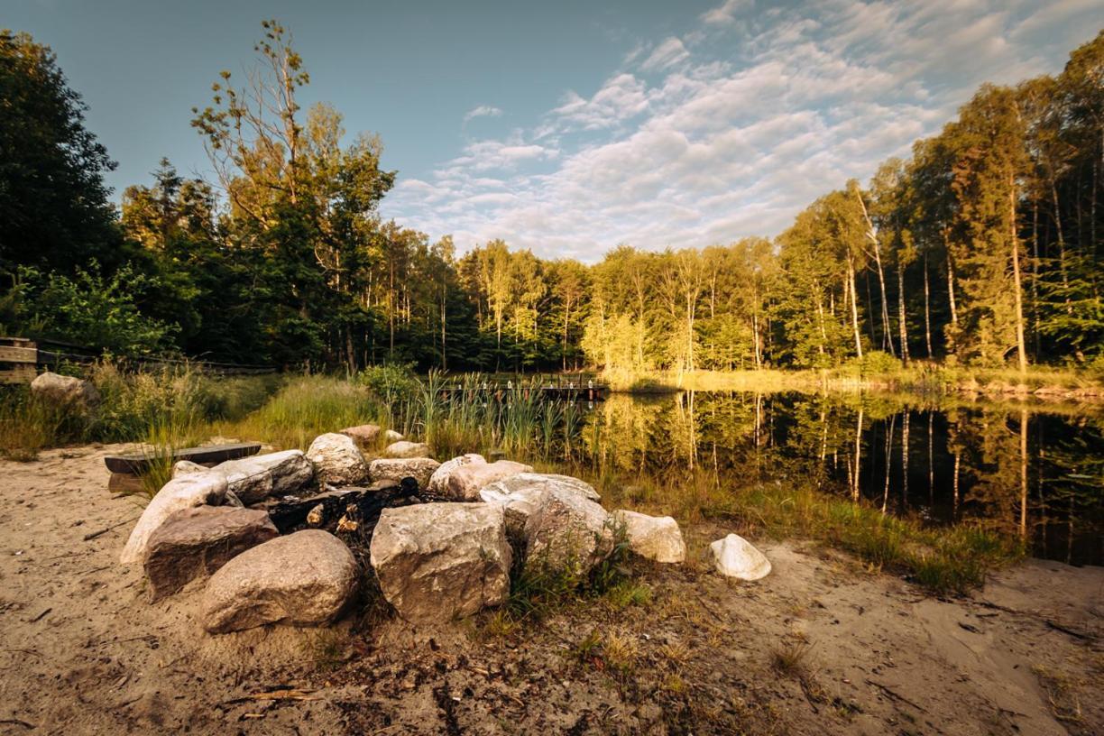 Osada Skoczkowo Komfortowe Domki Z Jacuzzi Nad Jeziorem- Sauna- Balia- Prywatny Staw Wedkarski Podiazy Exteriör bild
