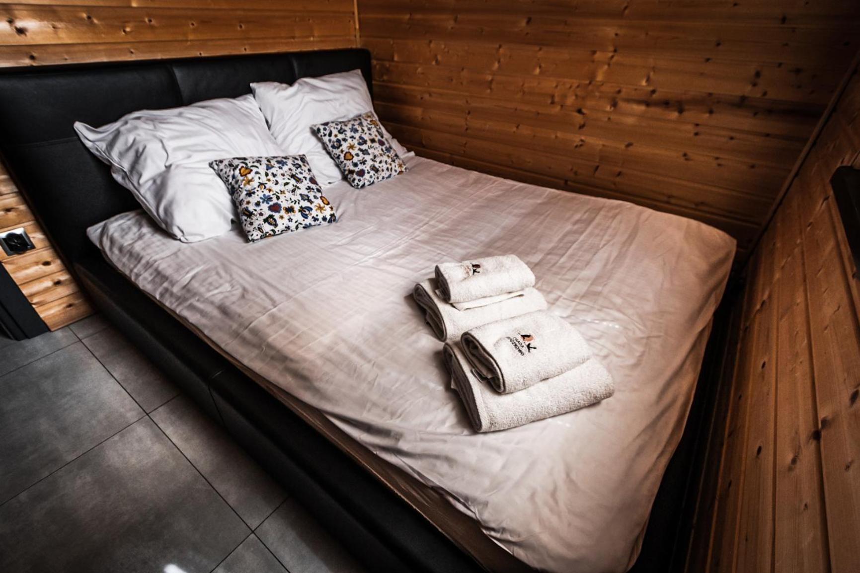 Osada Skoczkowo Komfortowe Domki Z Jacuzzi Nad Jeziorem- Sauna- Balia- Prywatny Staw Wedkarski Podiazy Exteriör bild