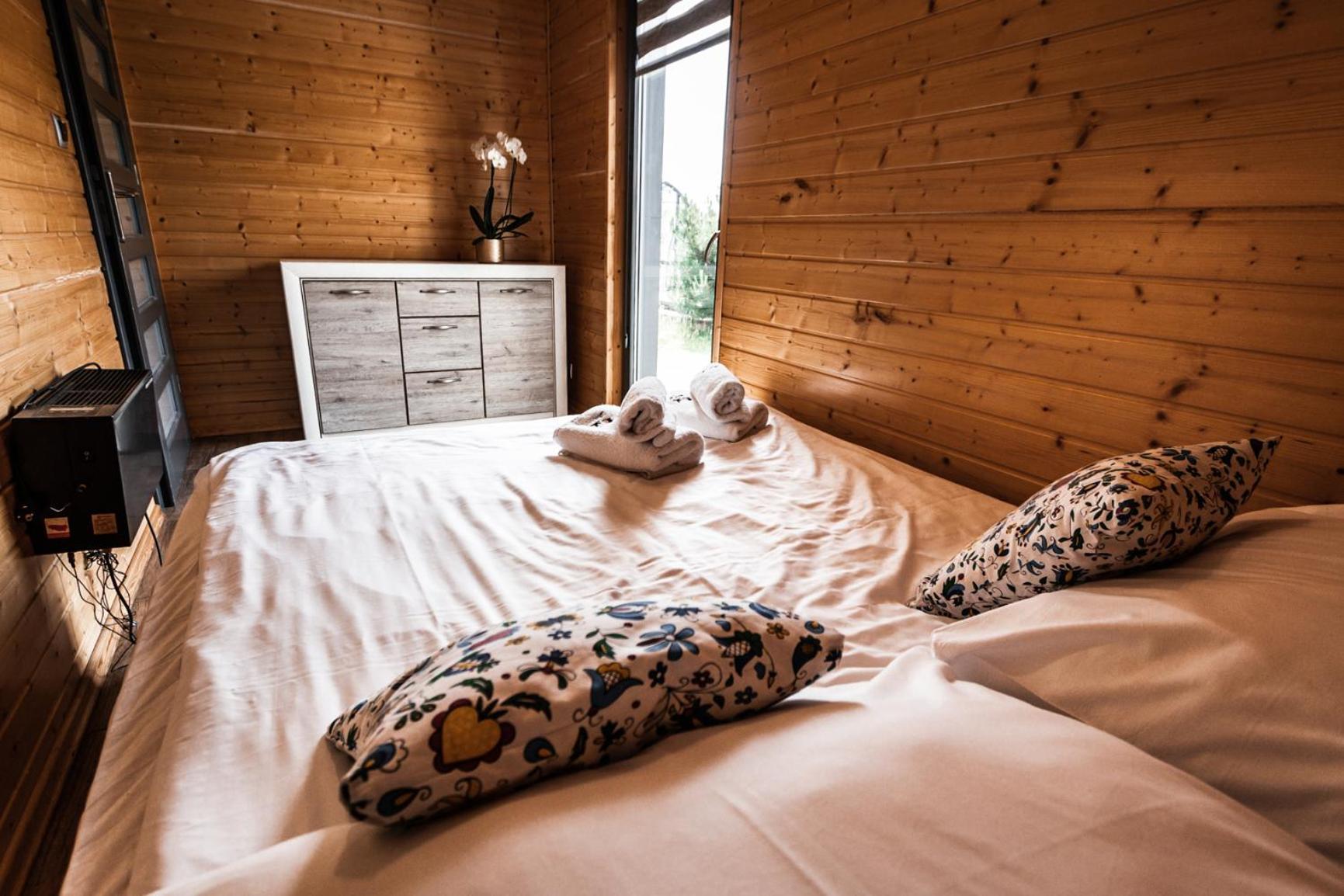Osada Skoczkowo Komfortowe Domki Z Jacuzzi Nad Jeziorem- Sauna- Balia- Prywatny Staw Wedkarski Podiazy Exteriör bild